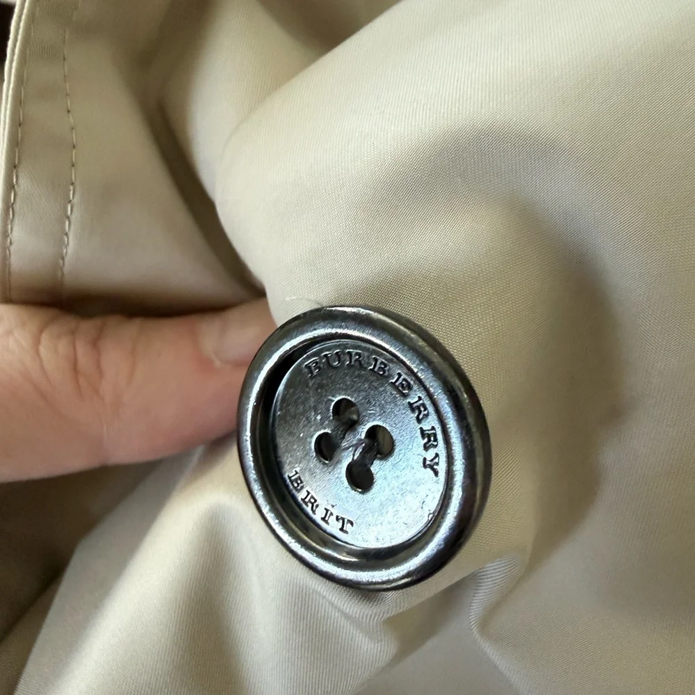 Burberry Women's Beige Double-Breasted Trench Coat US14 - Picture 9 of 10